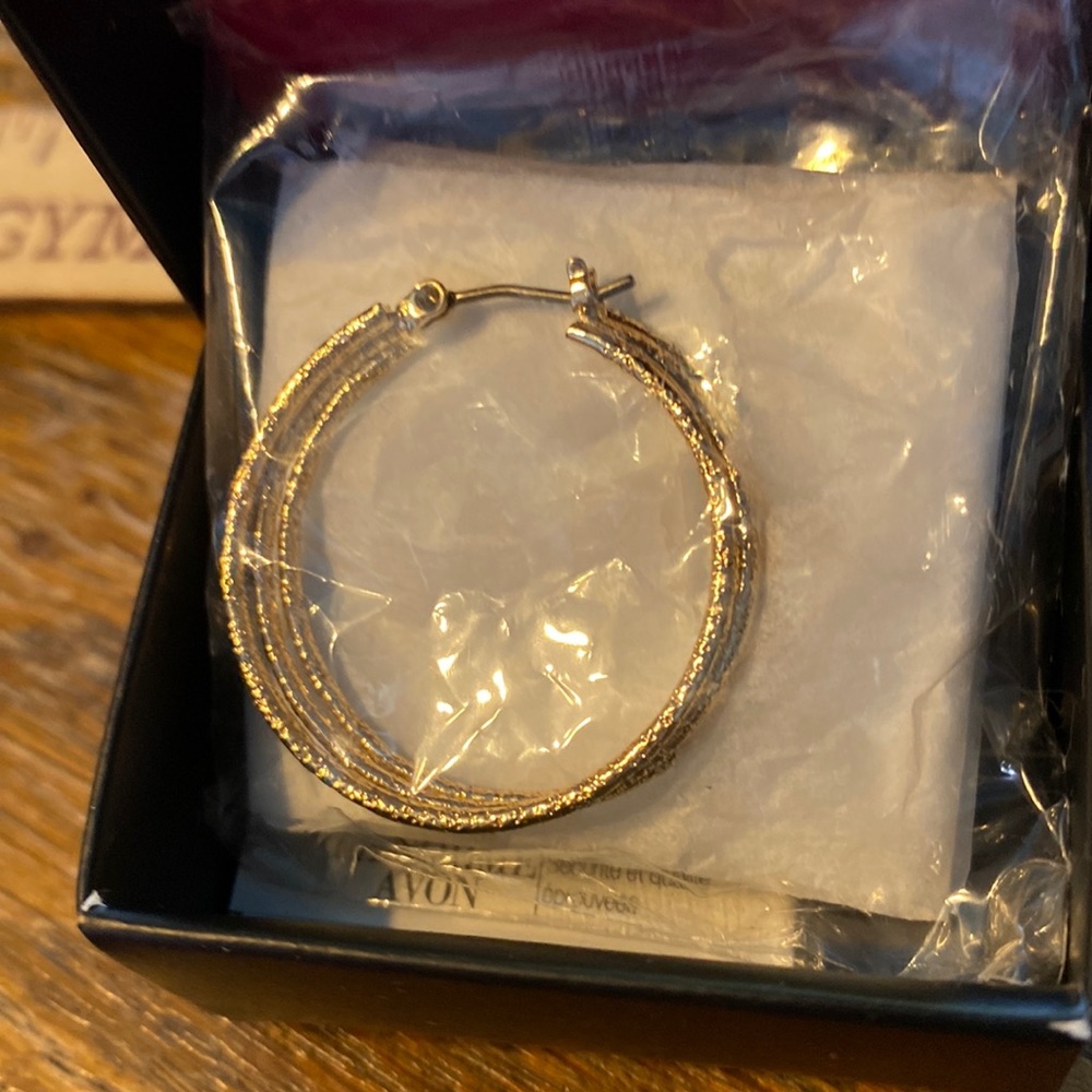 Gold tone hoop earrings